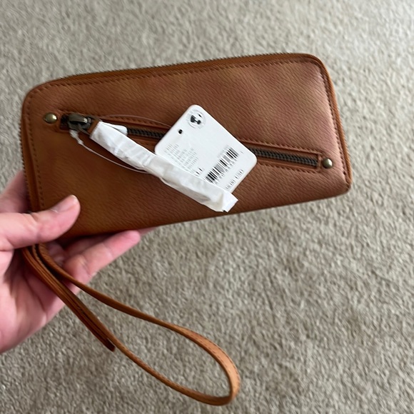 Free People Vegan Leather wallet NWT - Picture 2 of 4